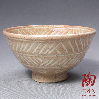Mishima tea bowl by Kim Jeong-ok