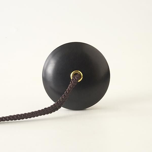 Jiyu Cloisonne Kagamibuta Netsuke 'Janome'