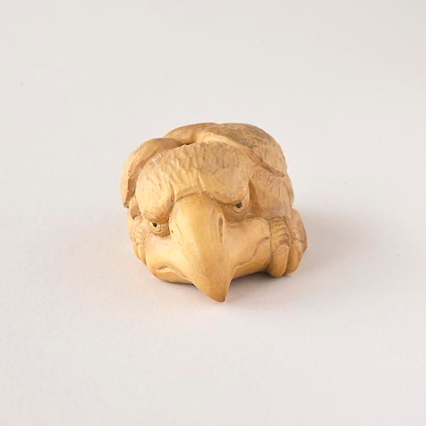 Ikkei netsuke Griffin detail