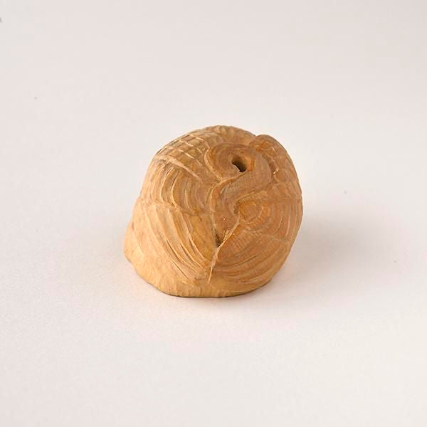 Ikkei netsuke Griffin detail