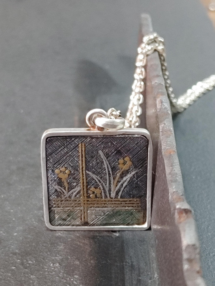 Ipsa pendant — detail