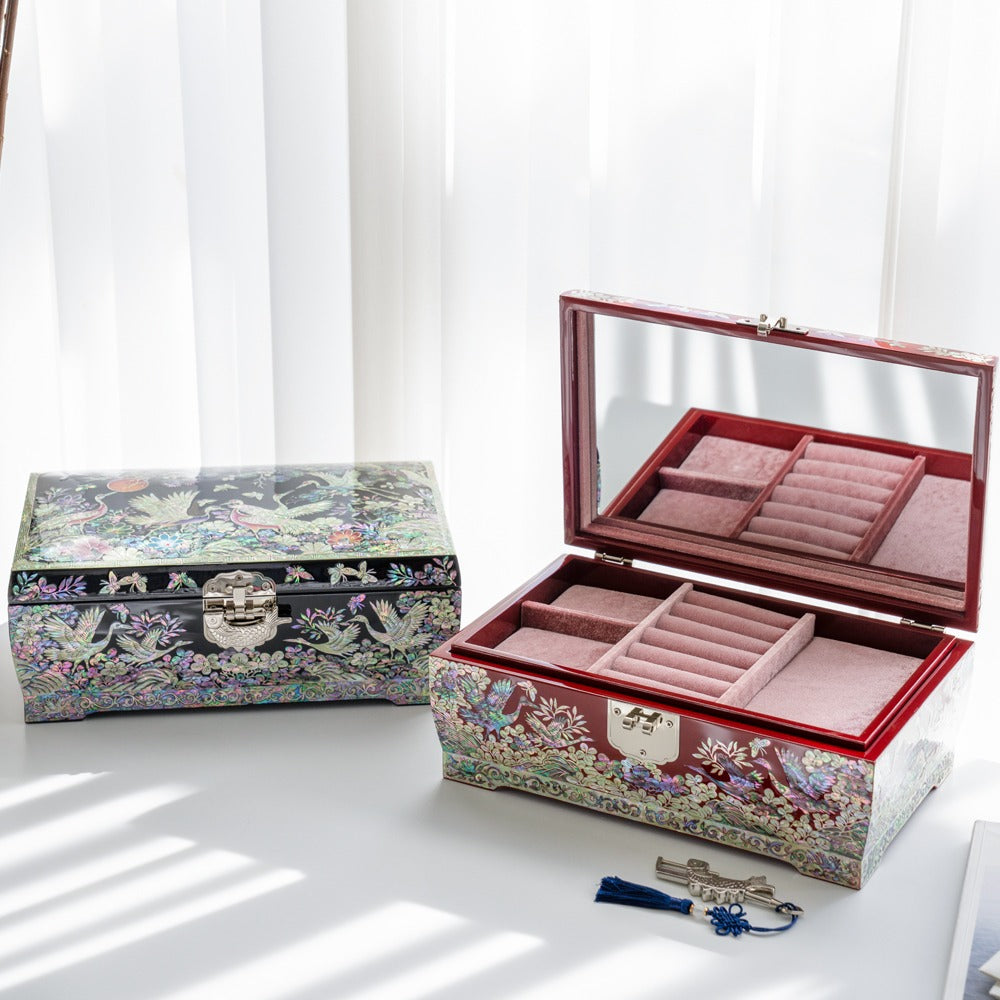 Pine, crane & flowers najeon jewelry box by Jang Tae-bok