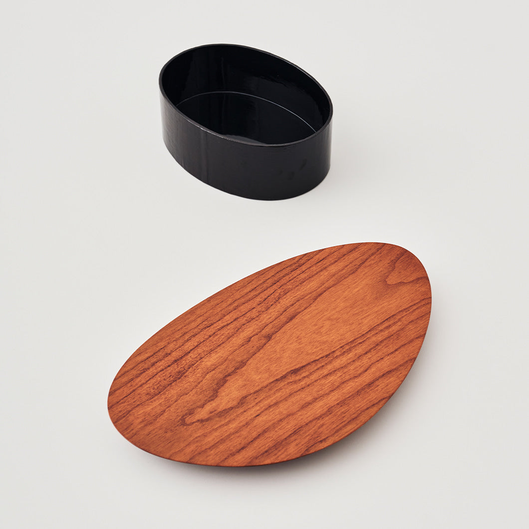 Pebble lacquered box — detail