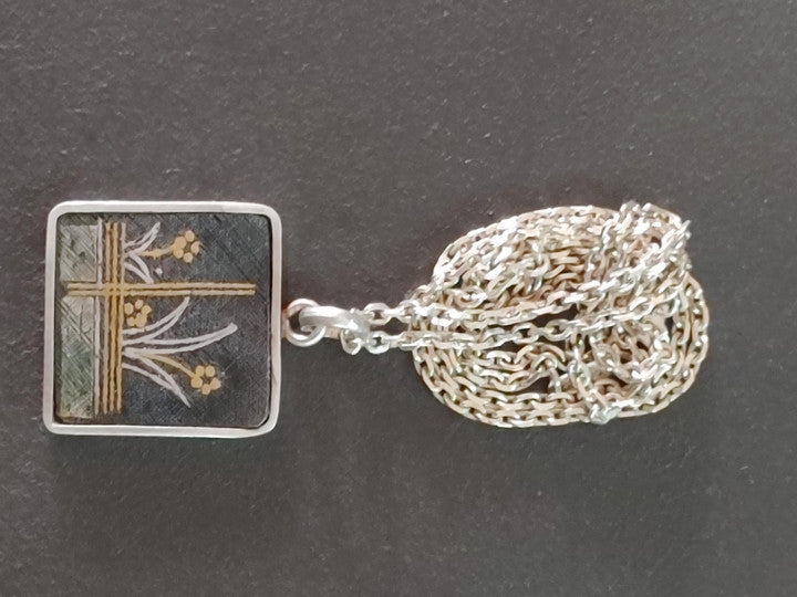 Ipsa pendant — detail