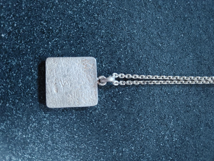 Ipsa pendant — detail