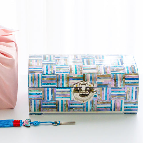 Rainbow jewelry box — detail